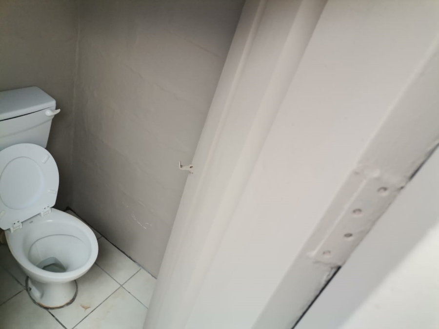 7 Bedroom Property for Sale in Kwanonqaba Western Cape